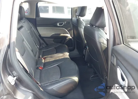 2022 Jeep Compass Latitude 4X4 z USA, uszkodzony, nr VIN 3C4NJDBB3NT141583